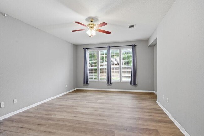 Building Photo - 10008 Lachlan Dr