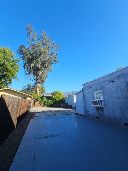 Building Photo - 501 Macdonald St