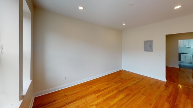 Building Photo - 123 Sutherland Rd