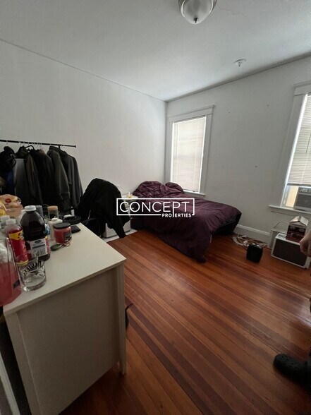 Building Photo - 23 Moraine St