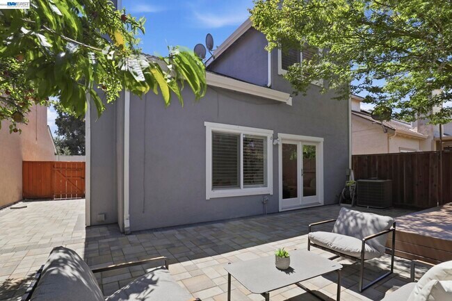 Building Photo - 4773 Ridgewood Dr