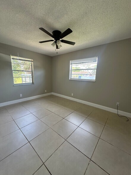 Building Photo - 4562 Gulfstream Rd