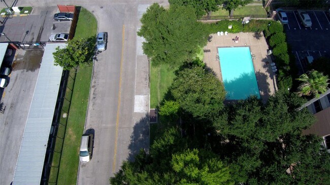 Building Photo - 7520 Hornwood Dr