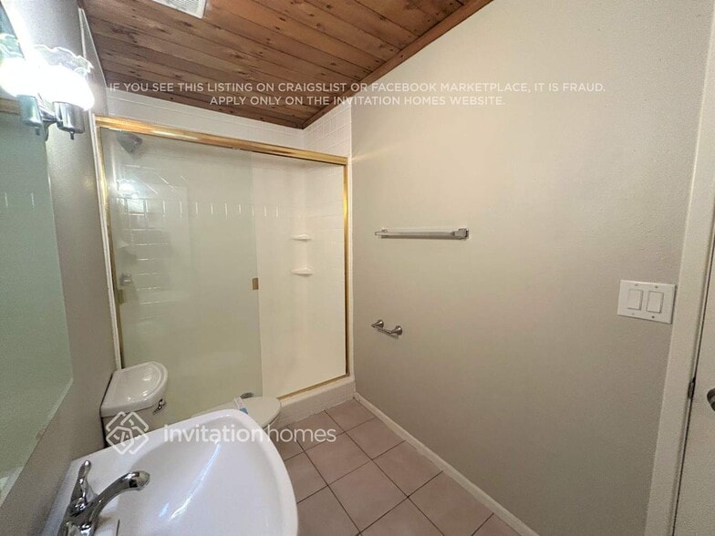 Building Photo - 4033 W San Juan Ave