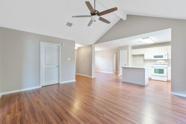 Building Photo - 16225 Summerset Estates Blvd