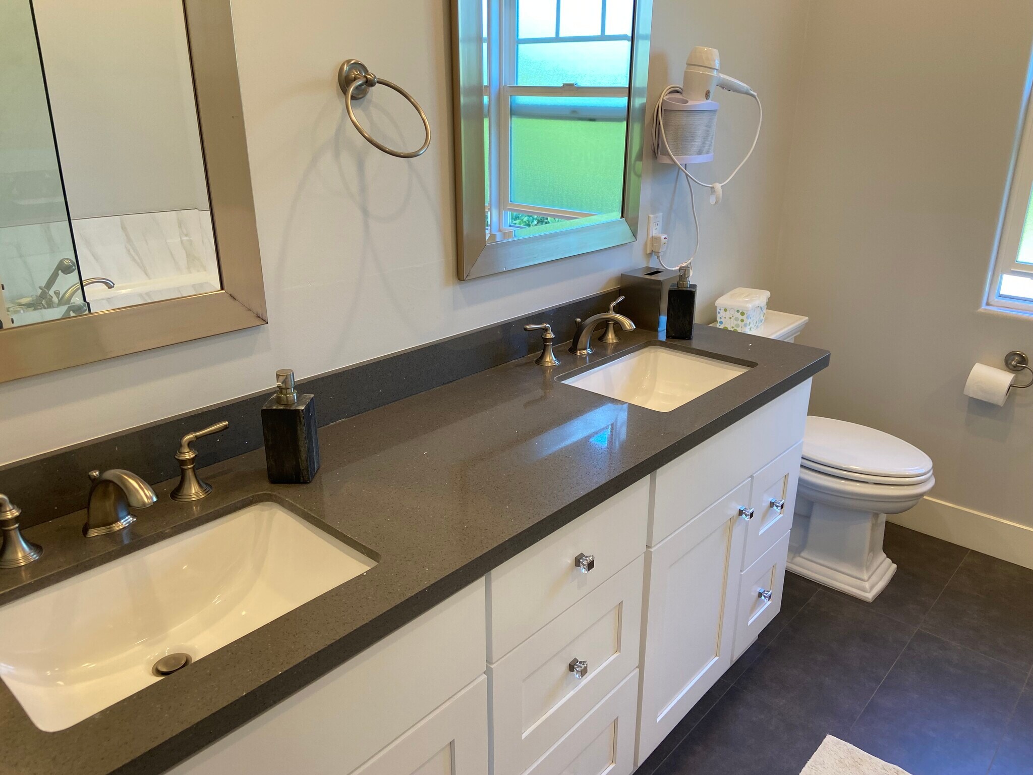 Building Photo - 4470 Stansbury Ave