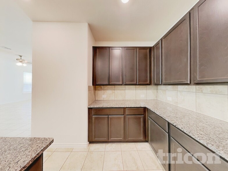 Building Photo - 2604 Wheeler Ave