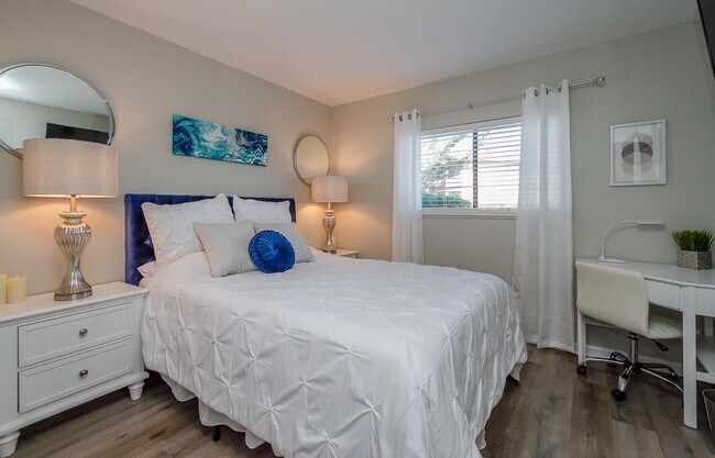 Building Photo - 1002 Windsong Cir