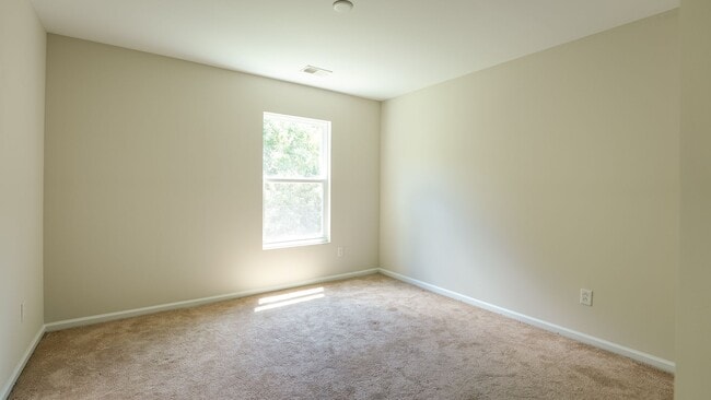 Building Photo - 4 Bedroom 2.5 Bath House in Sophia Landing...