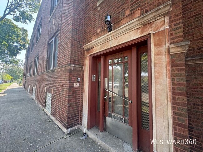 Primary Photo - 6704 S Wood St