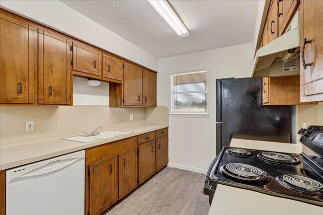 Building Photo - 1622 La Joya St