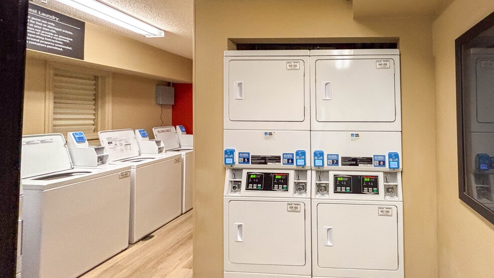 Building Photo - 530 Woods Lake Rd