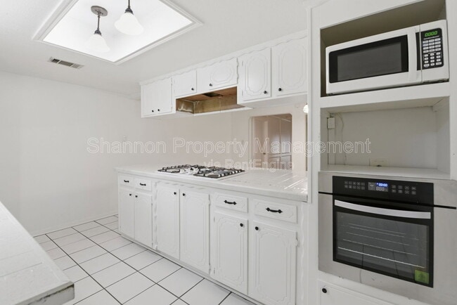 Building Photo - 2115 Oak Shores Dr