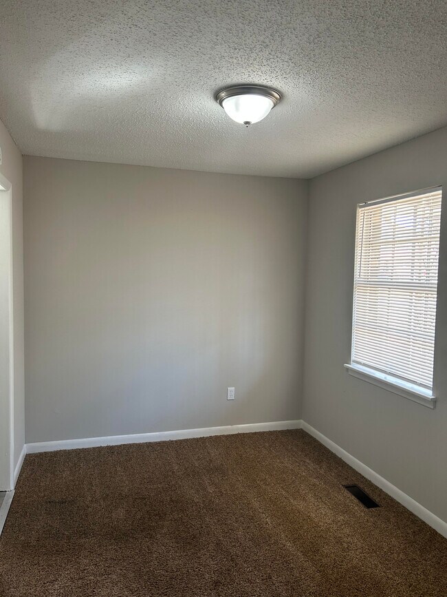 Building Photo - 208 Ridgewood Ave