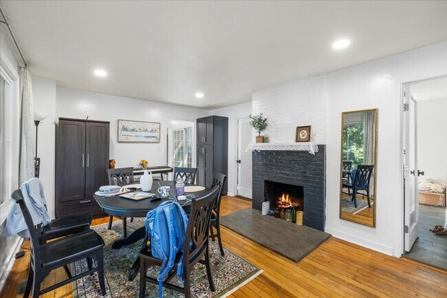 Building Photo - Spacious Home with Cozy Courtyard in Black...