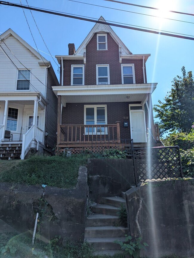Primary Photo - 3 Bedroom 1 Bathroom Single Family Home wi...