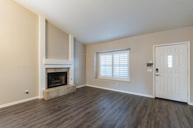 Building Photo - Stunning Tempe Home with Private Pool