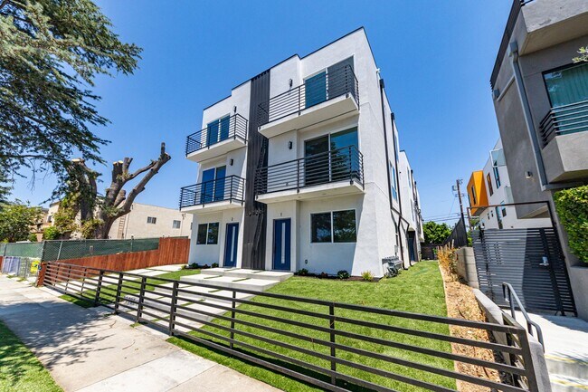 Primary Photo - Luxury 4 Bedroom 3-Story Townhomes