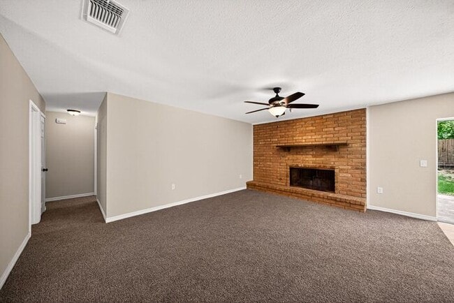 Building Photo - 6222 Fort Maddin St