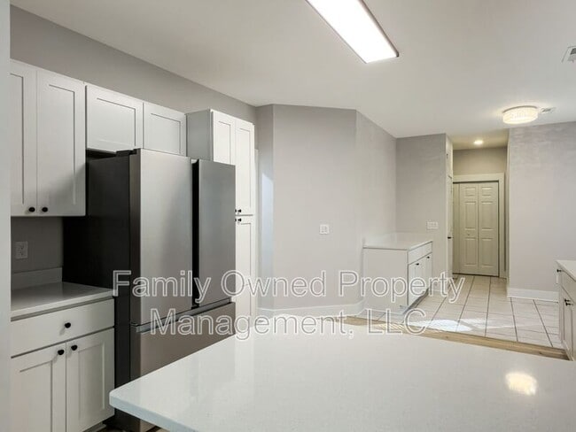 Building Photo - 105 Mallory Dr