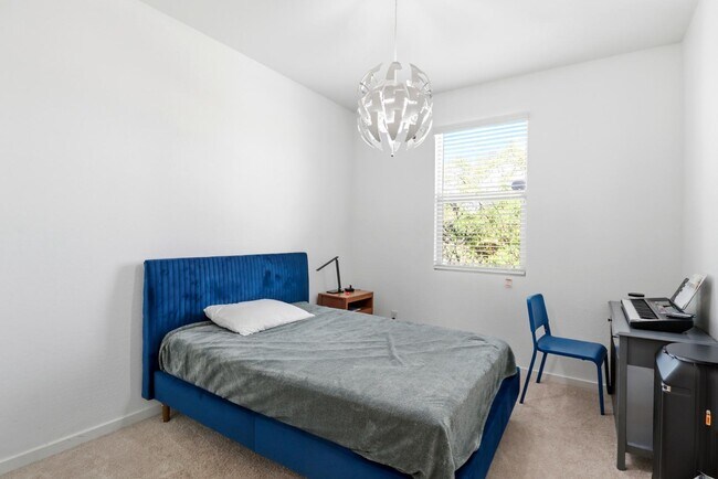 Building Photo - 6737 W Vly Vw Dr