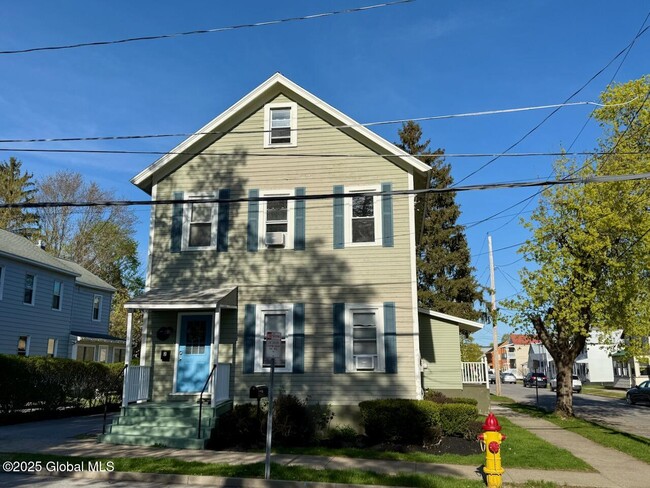 Primary Photo - 74 Walnut St