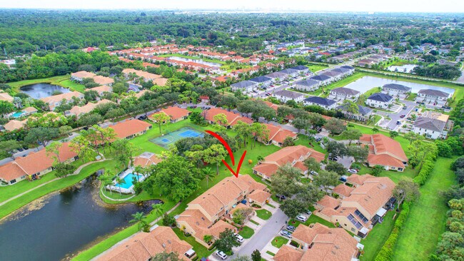 Building Photo - 1105 Maplewood Dr