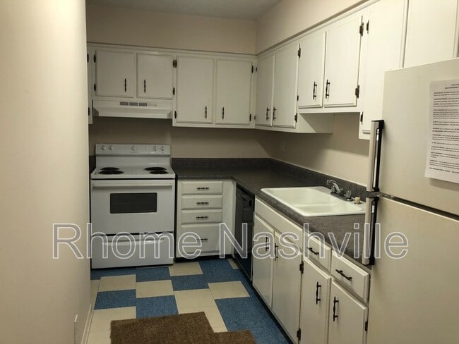 Building Photo - 515 Basswood Ave