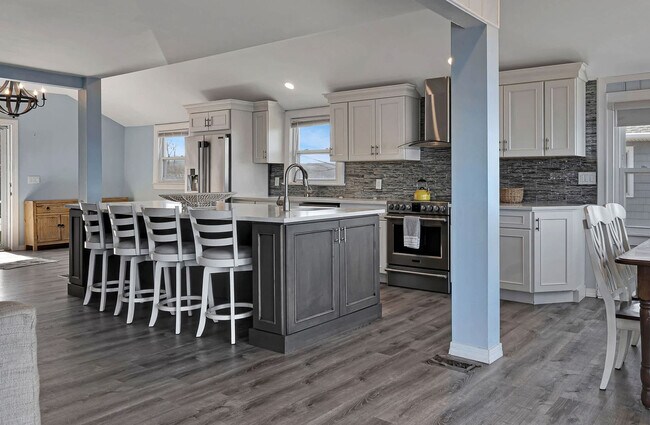 Building Photo - 7 Oak St