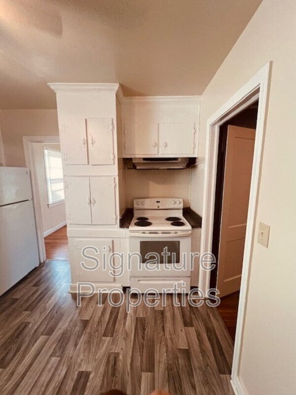 Building Photo - 2128 N Whitehill Dr