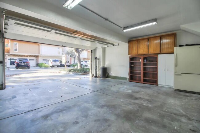 Building Photo - 1391 Gazdar Ct