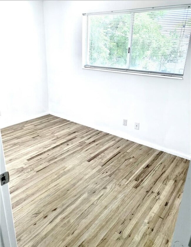 Building Photo - RES_CARMEL INSTITUTE LLC_1152