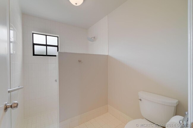 Building Photo - 13547 Fountain View Blvd