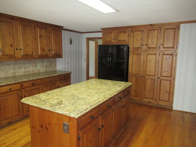 Building Photo - Denver Four Bedroom Home For Rent!
