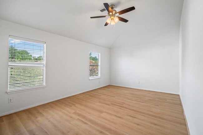 Building Photo - 15327 Hickory Dale St