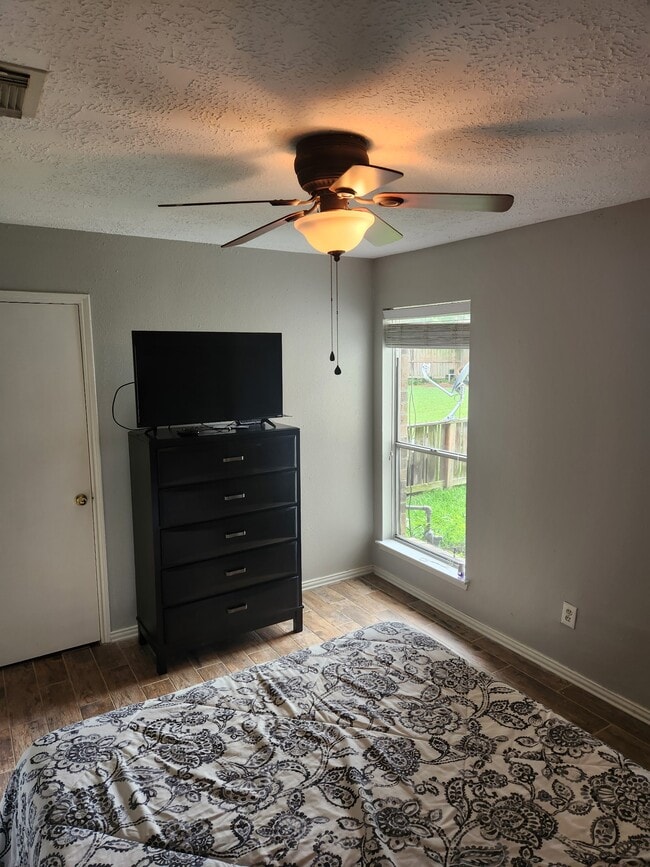 Building Photo - 3061 Walnut Springs Dr