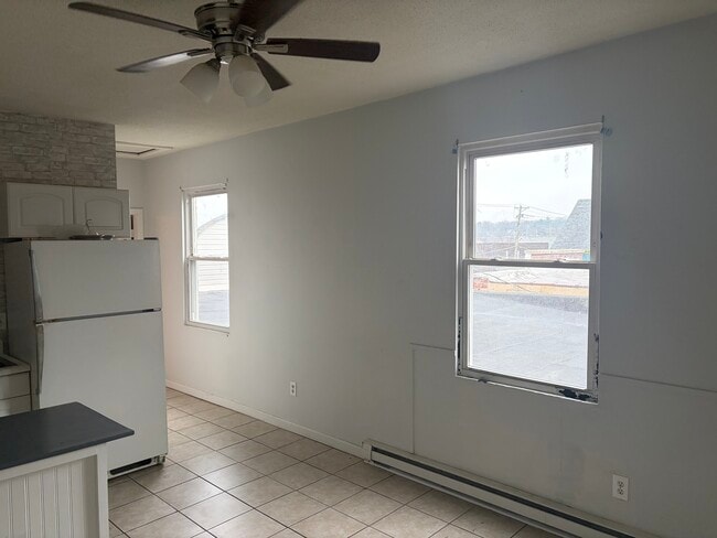 Building Photo - 125 S Central Ave