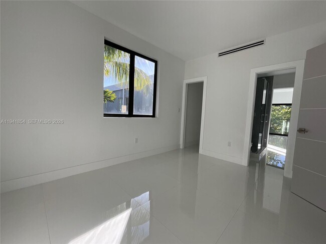 Building Photo - 3376 Perry Frow Dr