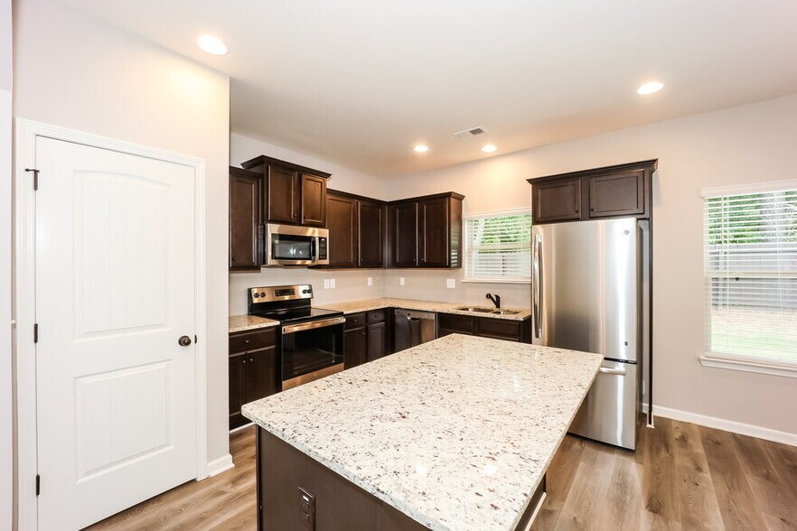 Building Photo - 10872 Big Sky Dr