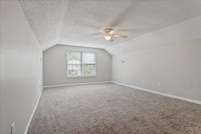 Building Photo - Spacious home in Fernbrook community and J...