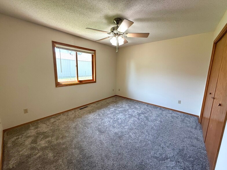 Building Photo - 1505 E Cedar Cir