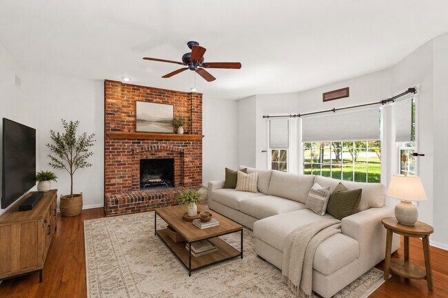 Building Photo - 4N475 S Robert Frost Cir