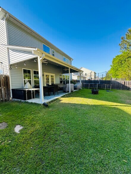 Building Photo - 226 Willow Point Cir