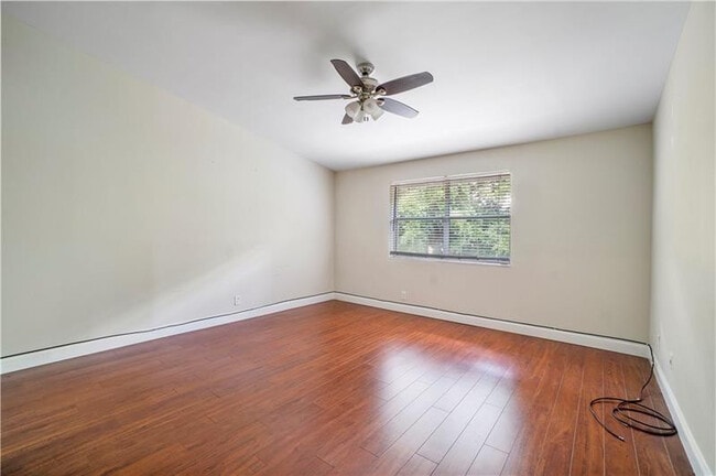 Building Photo - 9769 Riverside Dr