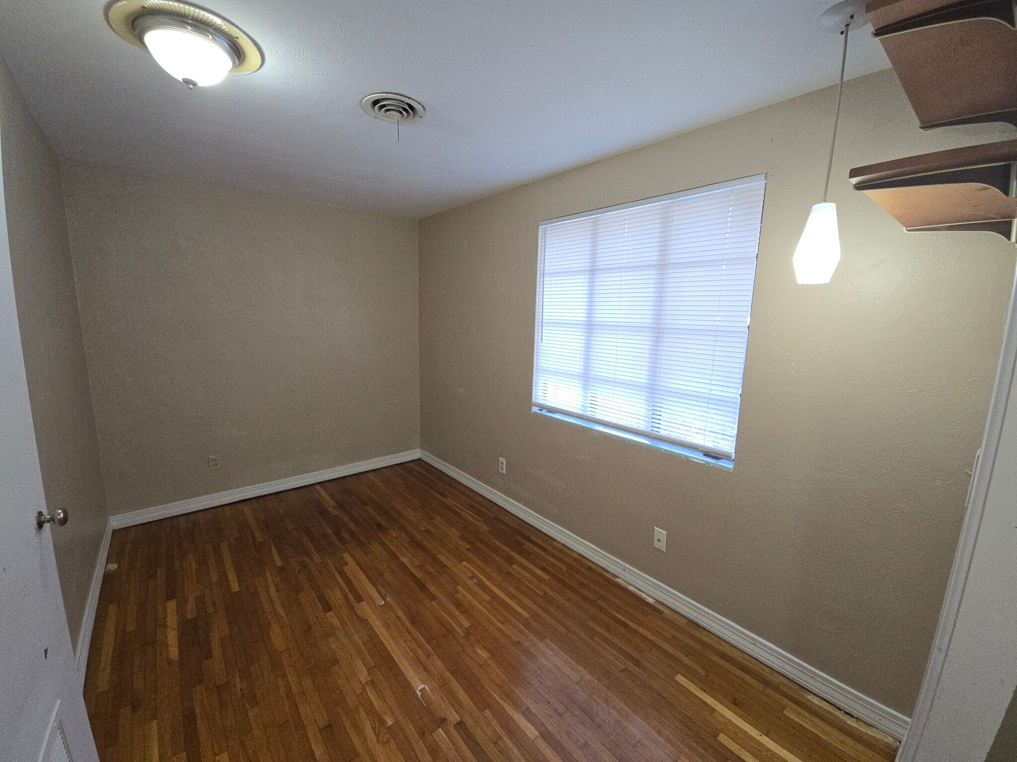 Building Photo - 714 E Crawford St