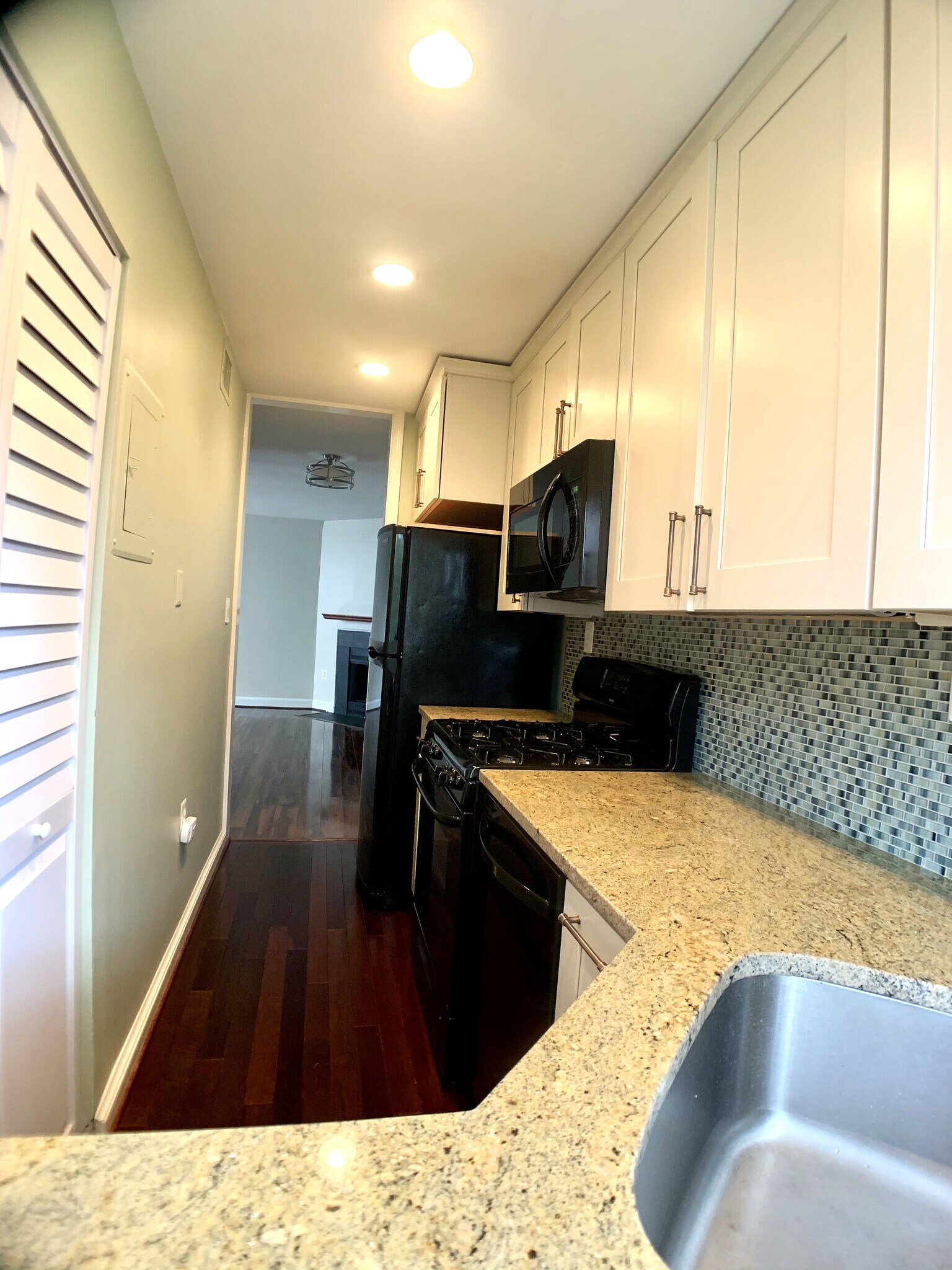 Kitchen - 2602 Tunlaw Rd NW