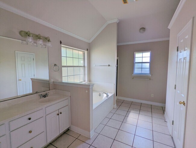 Building Photo - Beautifully Updated Home in North Bossier – Remodeled Kitchen & Modern Finishes!