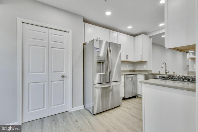 Building Photo - 5980 Kimberly Anne Way