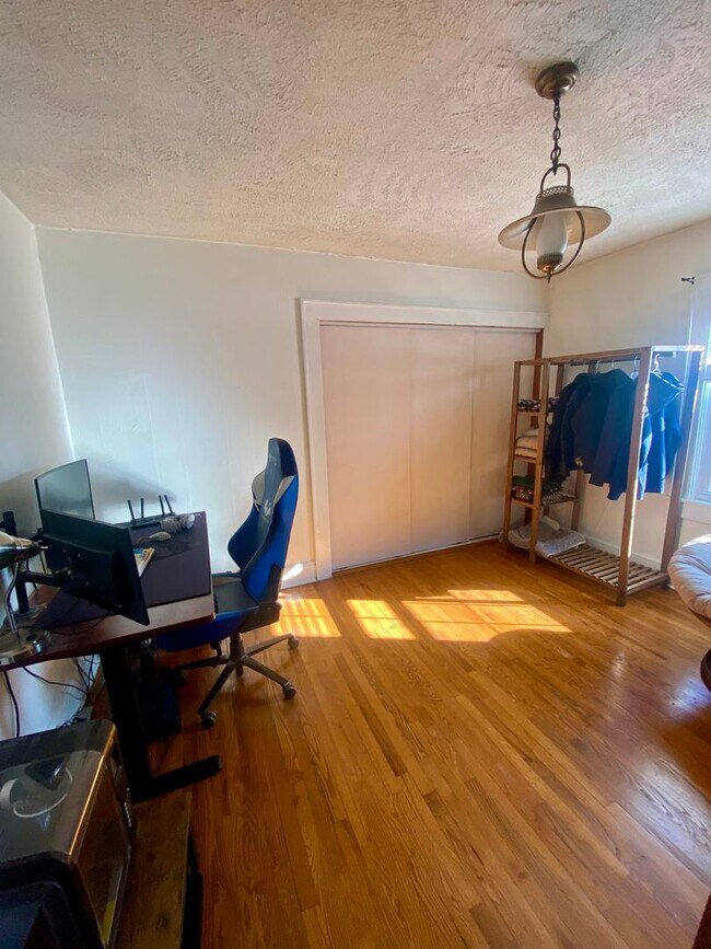 Building Photo - Spacious 3BR Home Minutes from Downtown Johnson City | W/D Included | Garden Beds