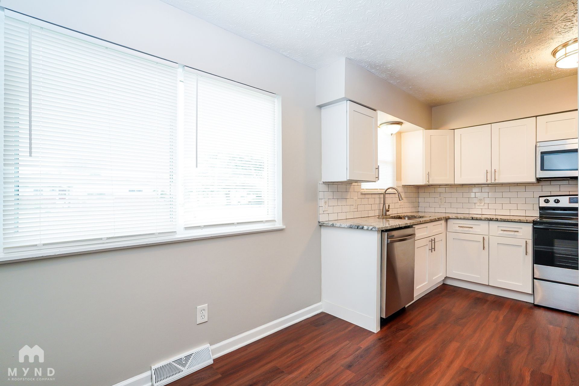 Building Photo - 10 Oakwood Dr